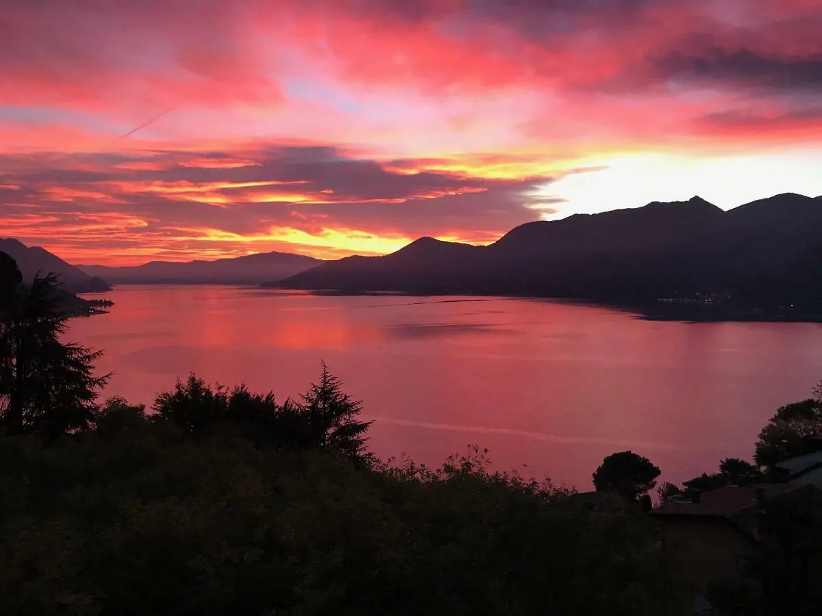 Moderne Ferienwohnung Mit Traumseeblick Lago Maggiore Luino Italien